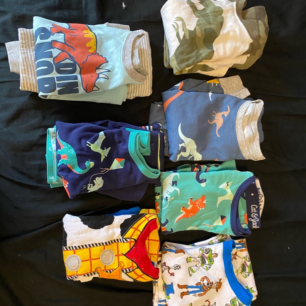 ❗️SOLD❗️2T Pajamas